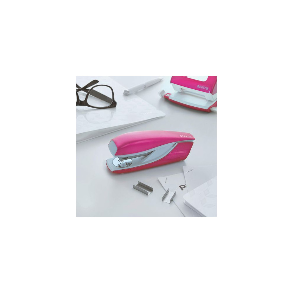 Produktbild för Häftapparat LEITZ WOW 5502 30ark cerise