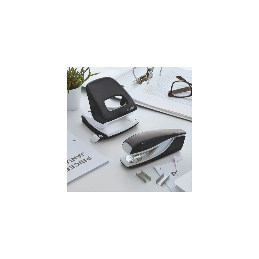 Produktbild för Häftapparat LEITZ WOW 5502 30ark svart