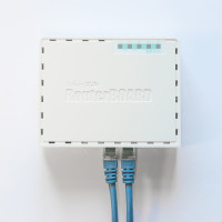 Produktbild för Mikrotik RB750GR3 kabelansluten router Gigabit Ethernet Turkos, Vit