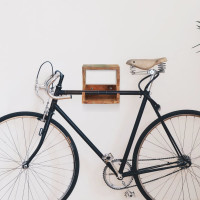 Produktbild för Väggmonterad cykelhållare 35x25x25 cm massivt återvunnet trä