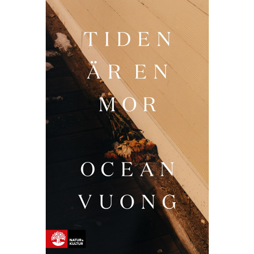 Ocean Vuong Tiden är en mor (inbunden)