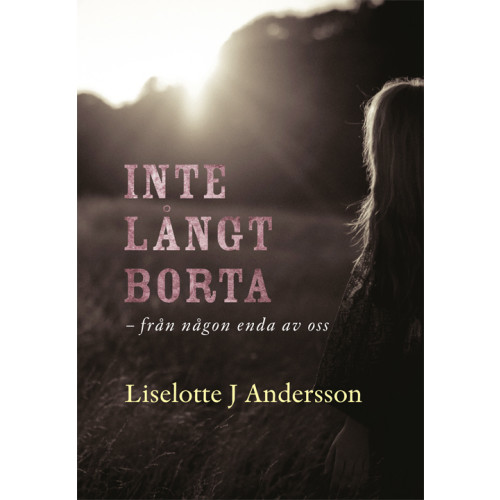 Liselotte J. Andersson Inte långt borta : från någon enda av oss (inbunden)