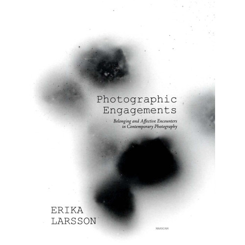 Erika Larsson Photographic Engagements : Belonging and Affective Encounters in Contempora (bok, danskt band, eng)
