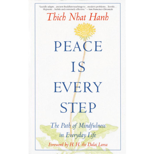 Thich Nhat Hanh Peace Is Every Step (pocket, eng)