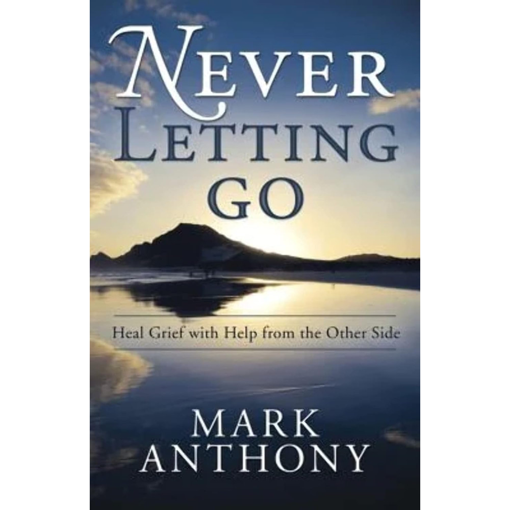 Produktbild för Never Letting Go: Heal Grief with Help from the Other Side (häftad, eng)