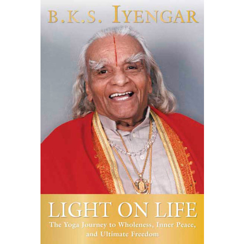 B. K. S. Iyengar Light On Life: The Yoga Way To Wholeness, Inner Peace & Ulit (häftad, eng)
