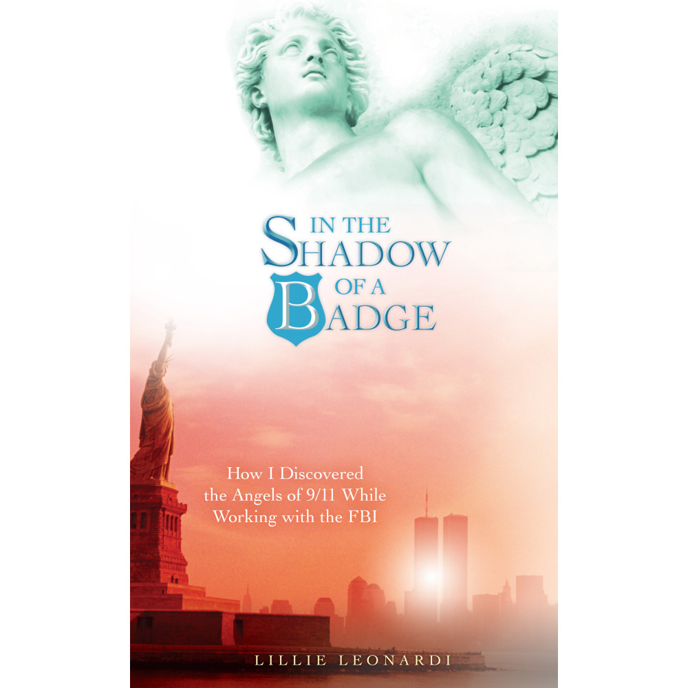 Produktbild för In the Shadow of a Badge (häftad, eng)