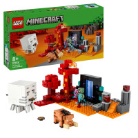 Miniatyr av produktbild för LEGO Minecraft Attack vid Nether-portalen 21255