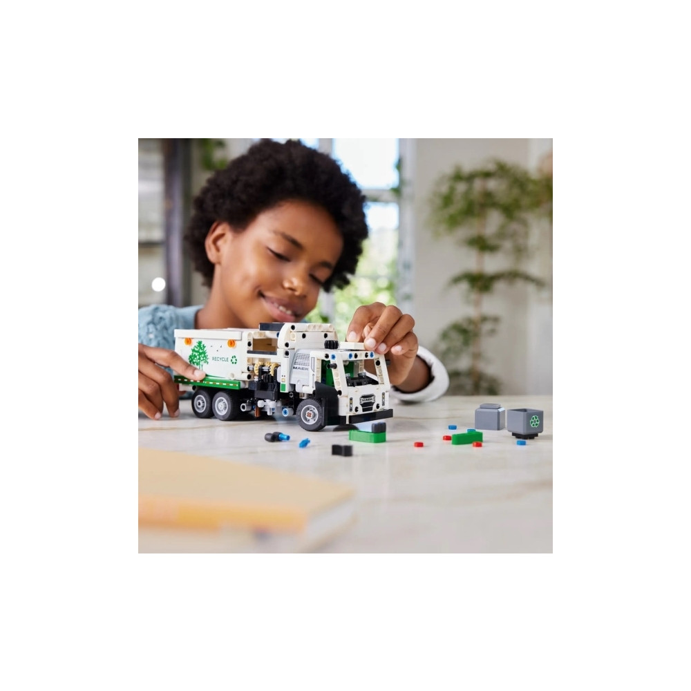 Produktbild för LEGO Technic 42167 - Mack LR Electric Garbage Truck - byggsats