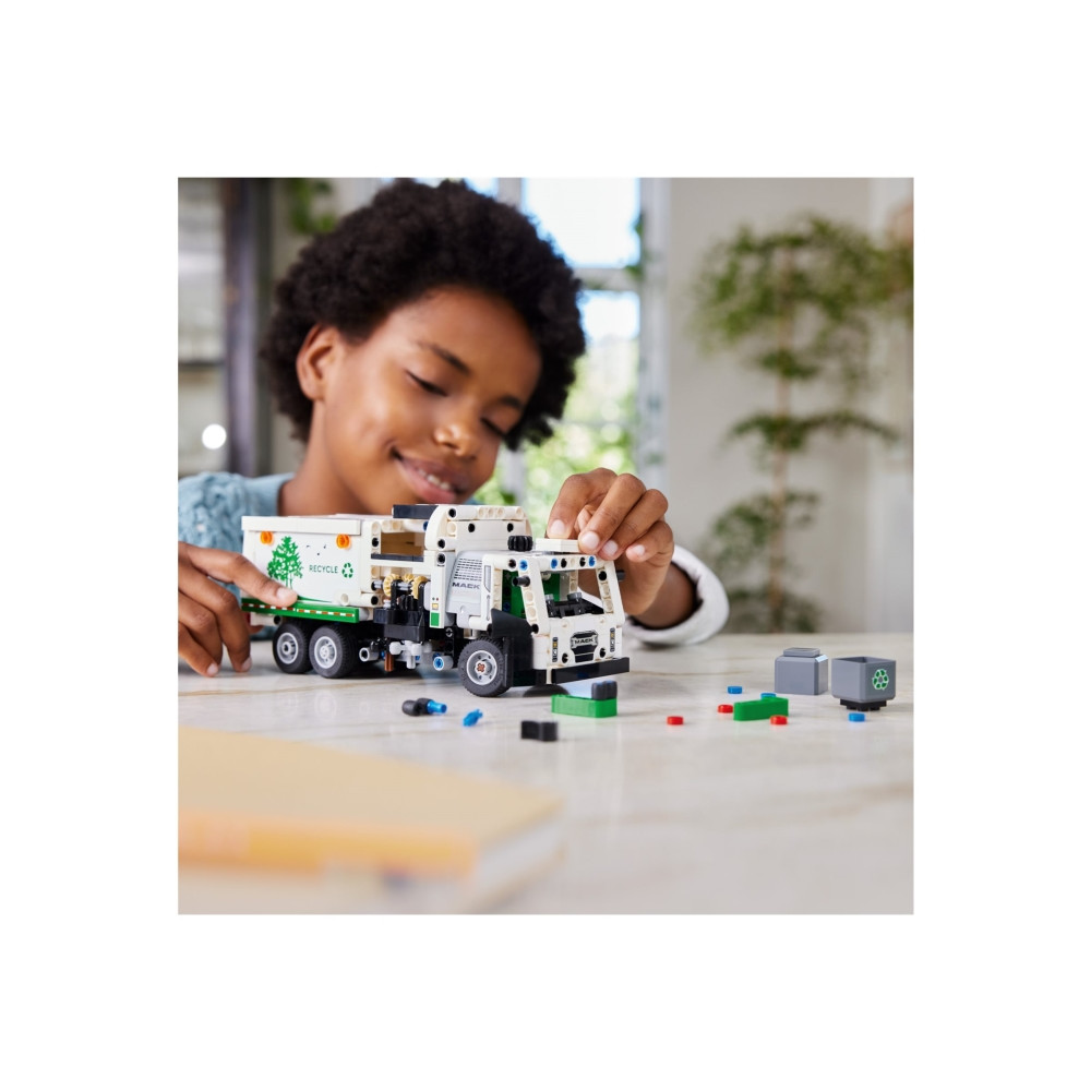 Produktbild för LEGO Technic 42167 - Mack LR Electric Garbage Truck - byggsats