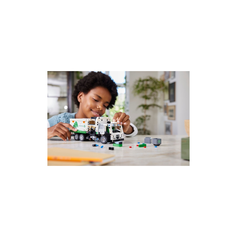 Produktbild för LEGO Technic 42167 - Mack LR Electric Garbage Truck - byggsats