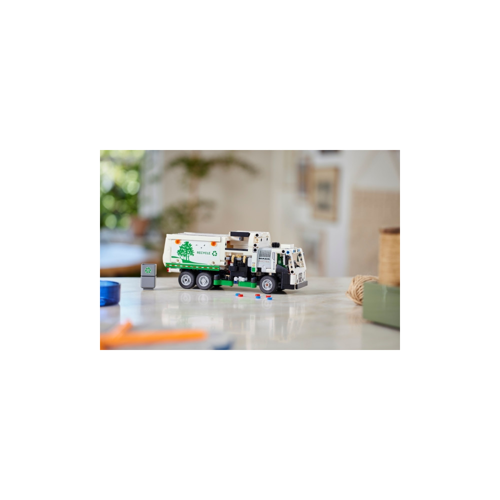 Produktbild för LEGO Technic 42167 - Mack LR Electric Garbage Truck - byggsats