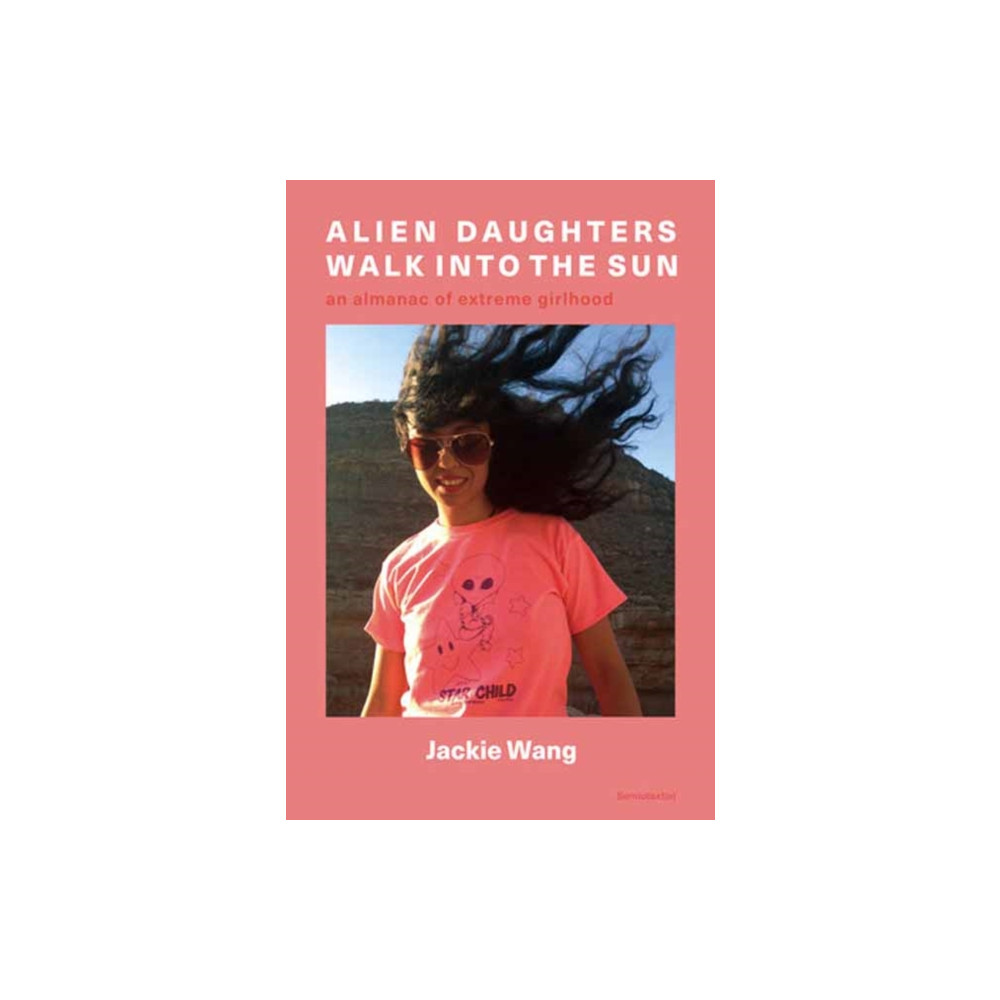 Produktbild för Alien Daughters Walk Into the Sun (häftad, eng)