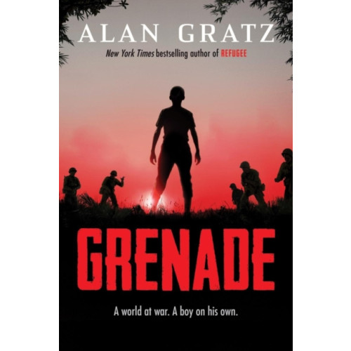 Scholastic Grenade (häftad, eng)