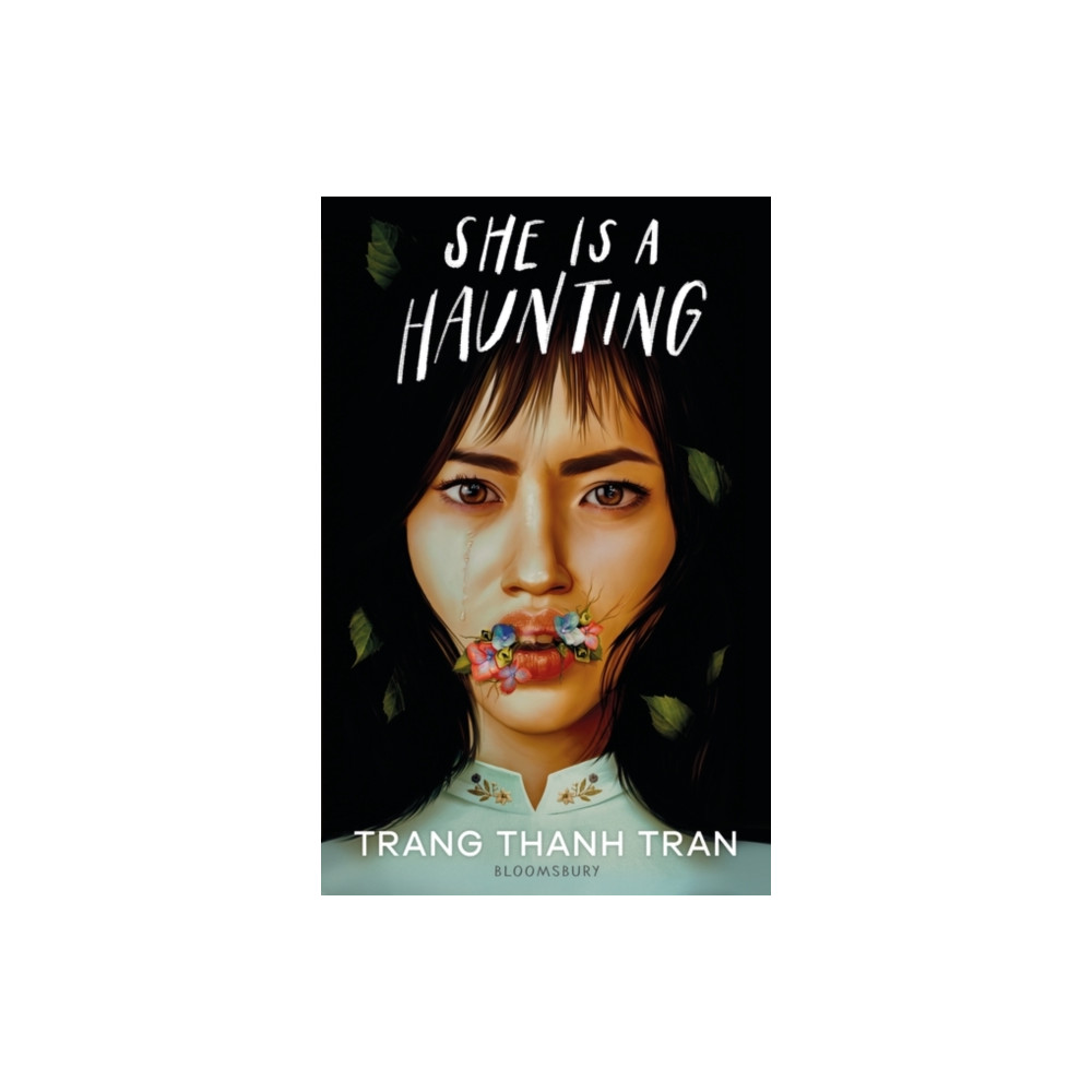 Produktbild för She Is a Haunting (häftad, eng)