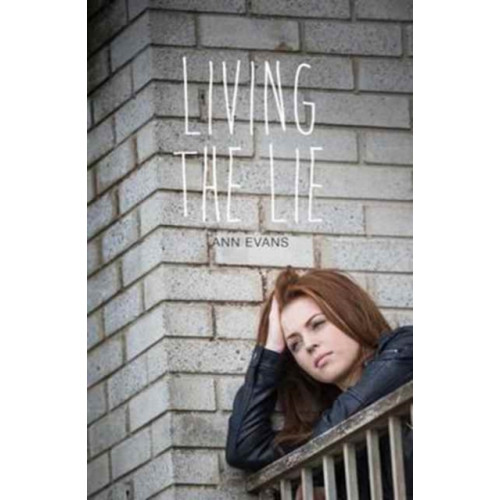 Badger Publishing Living the Lie (häftad, eng)