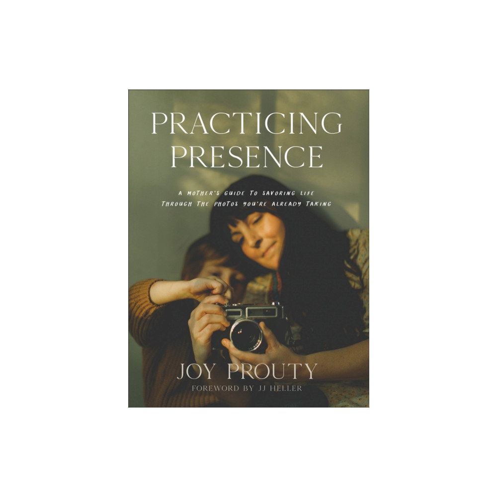Produktbild för Practicing Presence – A Mother`s Guide to Savoring Life through the Photos You`re Already Taking (inbunden, eng)