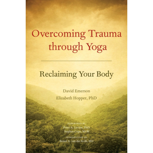 North Atlantic Books,U.S. Overcoming Trauma through Yoga (häftad, eng)