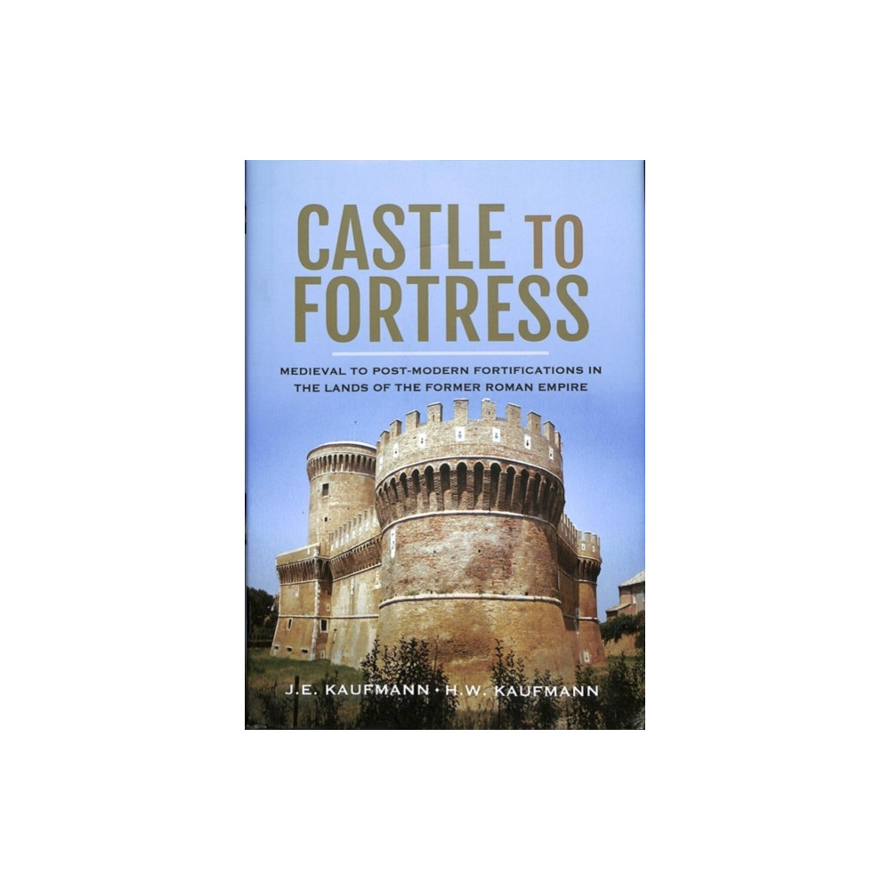Produktbild för Castle to Fortress (inbunden, eng)