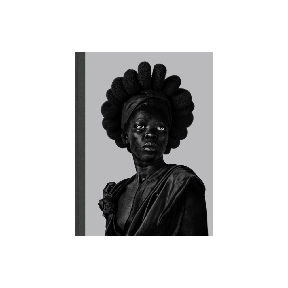 Produktbild för Zanele Muholi: Somnyama Ngonyama (inbunden, eng)