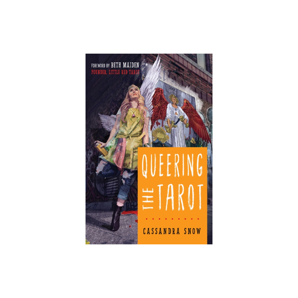 Produktbild för Queering the Tarot (häftad, eng)