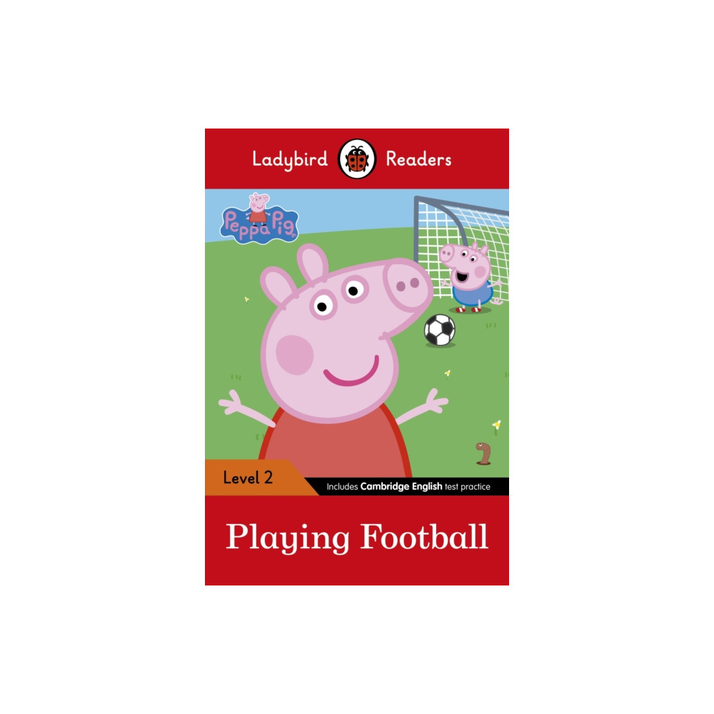 Produktbild för Ladybird Readers Level 2 - Peppa Pig - Playing Football (ELT Graded Reader) (häftad, eng)