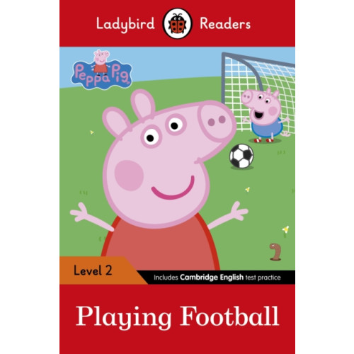 Penguin Random House Children's UK Ladybird Readers Level 2 - Peppa Pig - Playing Football (ELT Graded Reader) (häftad, eng)
