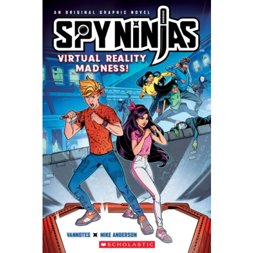 Scholastic US Spy Ninjas Official Graphic Novel: Virtual Reality Madness! (häftad, eng)