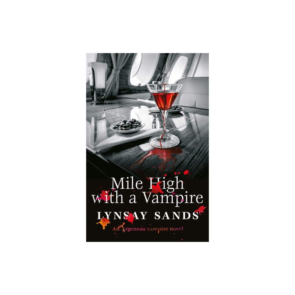 Produktbild för Mile High With a Vampire (häftad, eng)
