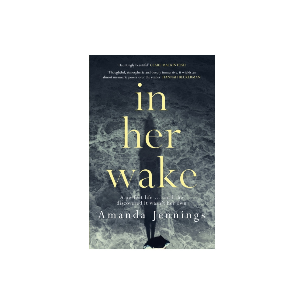 Produktbild för In Her Wake (häftad, eng)