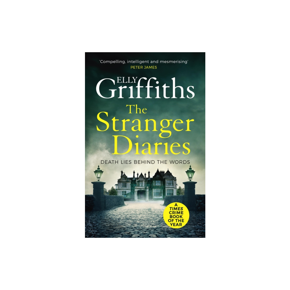 Produktbild för The Stranger Diaries (häftad, eng)