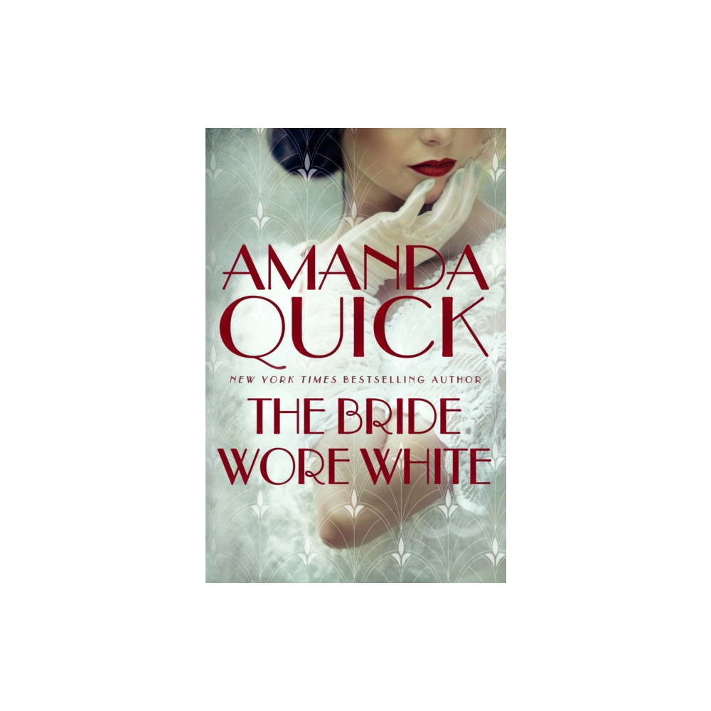 Produktbild för The Bride Wore White (häftad, eng)