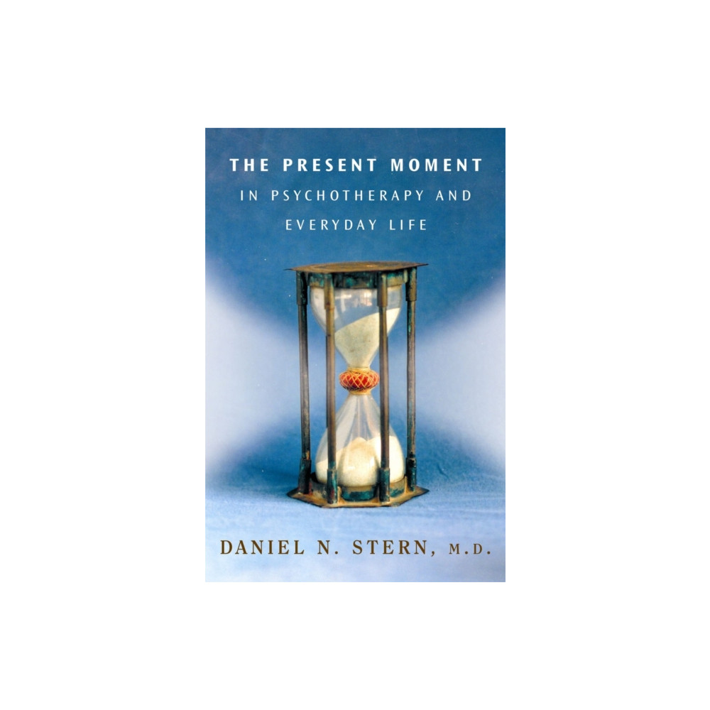 Produktbild för The Present Moment in Psychotherapy and Everyday Life (inbunden, eng)