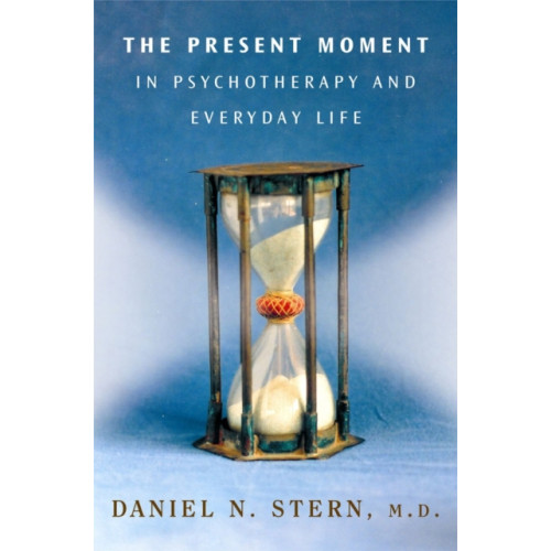 WW Norton & Co The Present Moment in Psychotherapy and Everyday Life (inbunden, eng)
