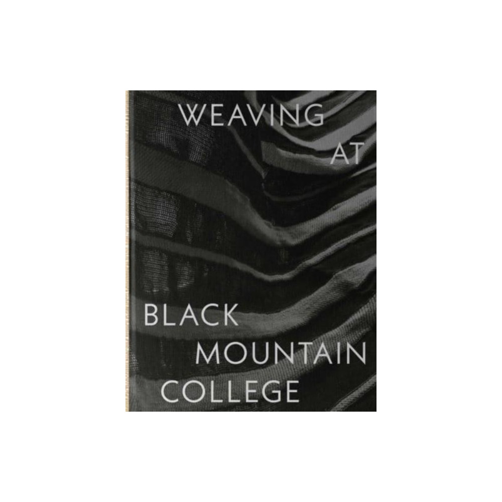 Produktbild för Weaving at Black Mountain College (inbunden, eng)