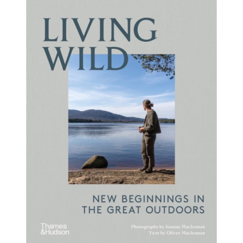 Thames & Hudson Ltd Living Wild (inbunden, eng)