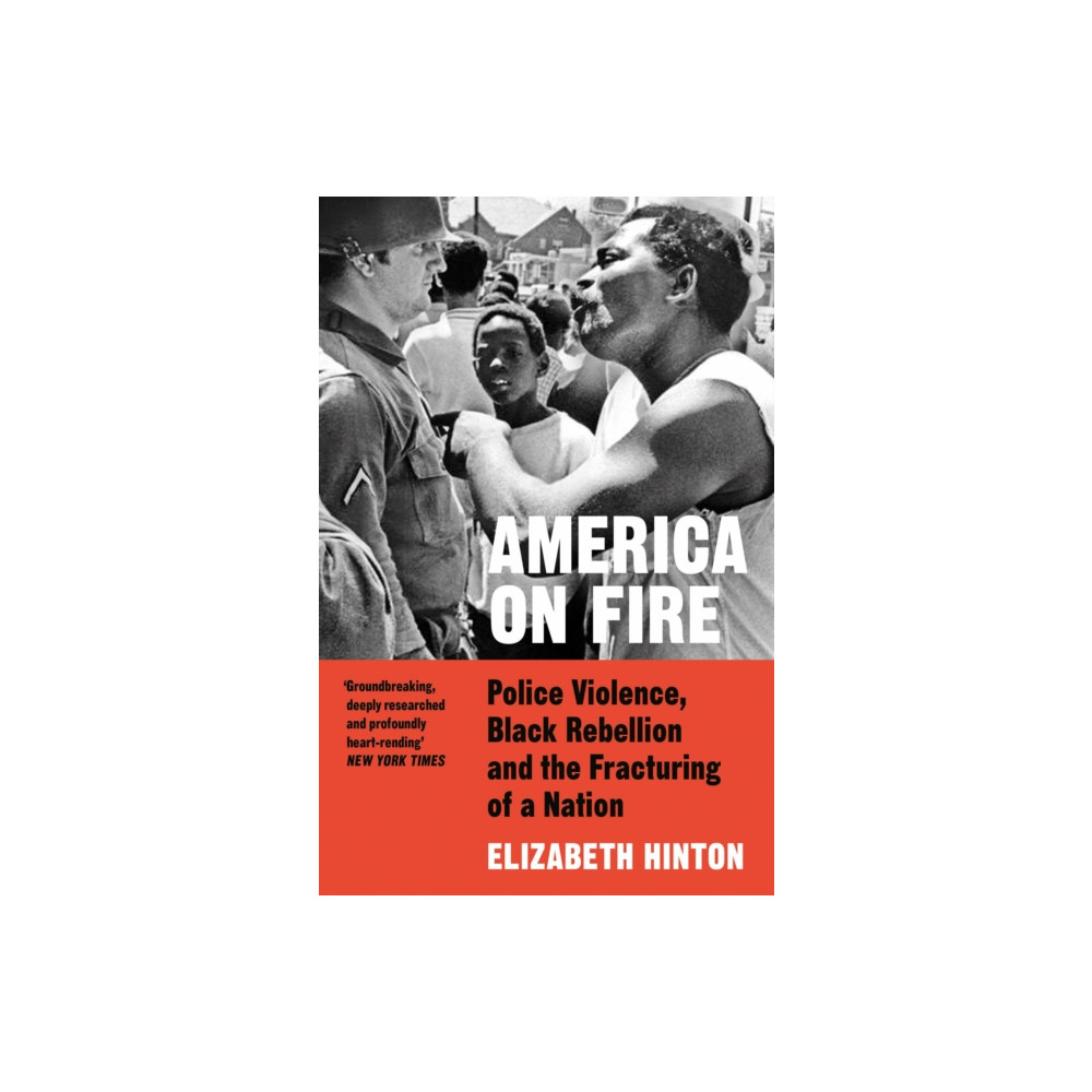 Produktbild för America on Fire (häftad, eng)