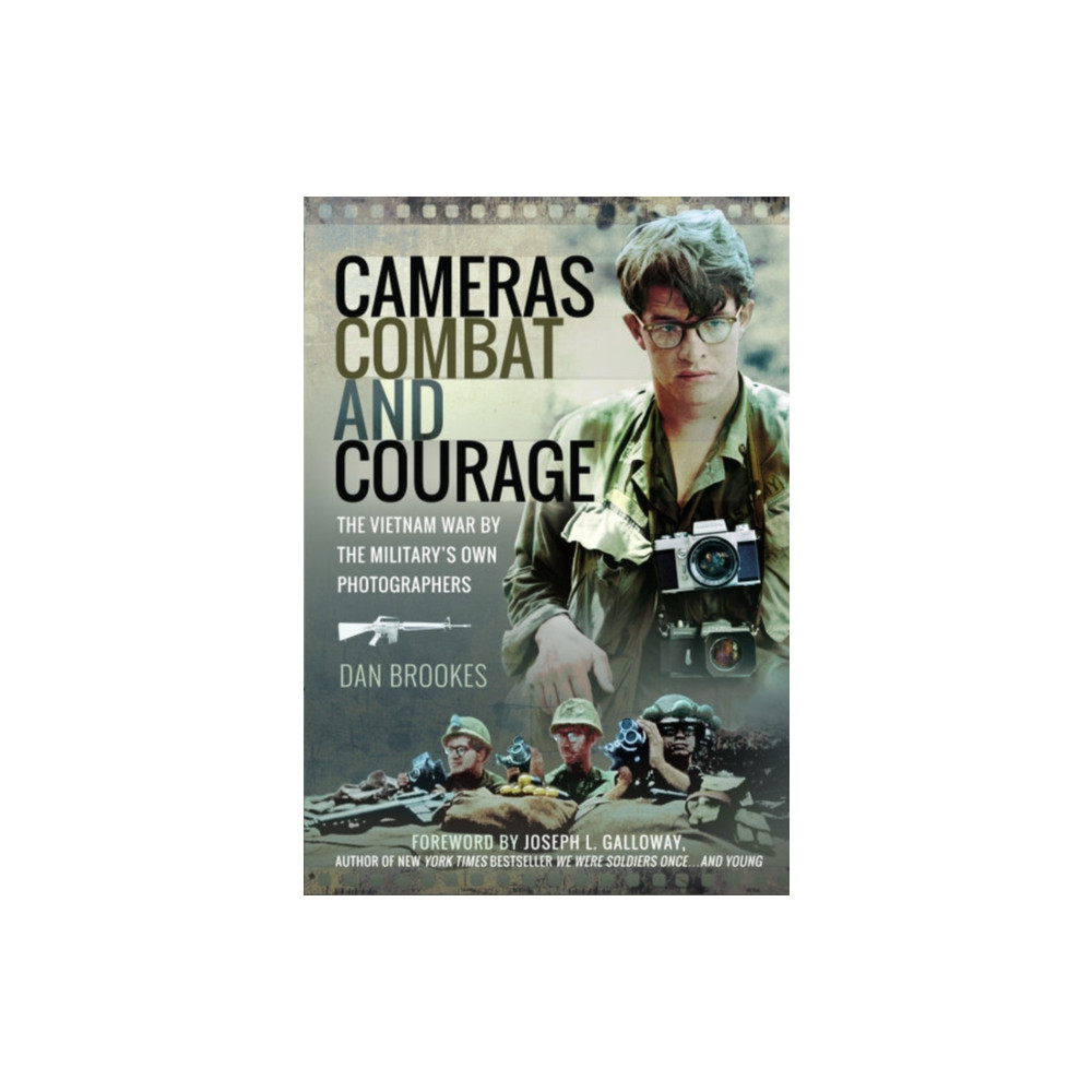 Produktbild för Cameras, Combat and Courage (inbunden, eng)