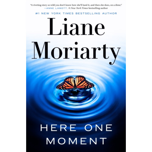 Random House USA Inc Here One Moment (häftad, eng)