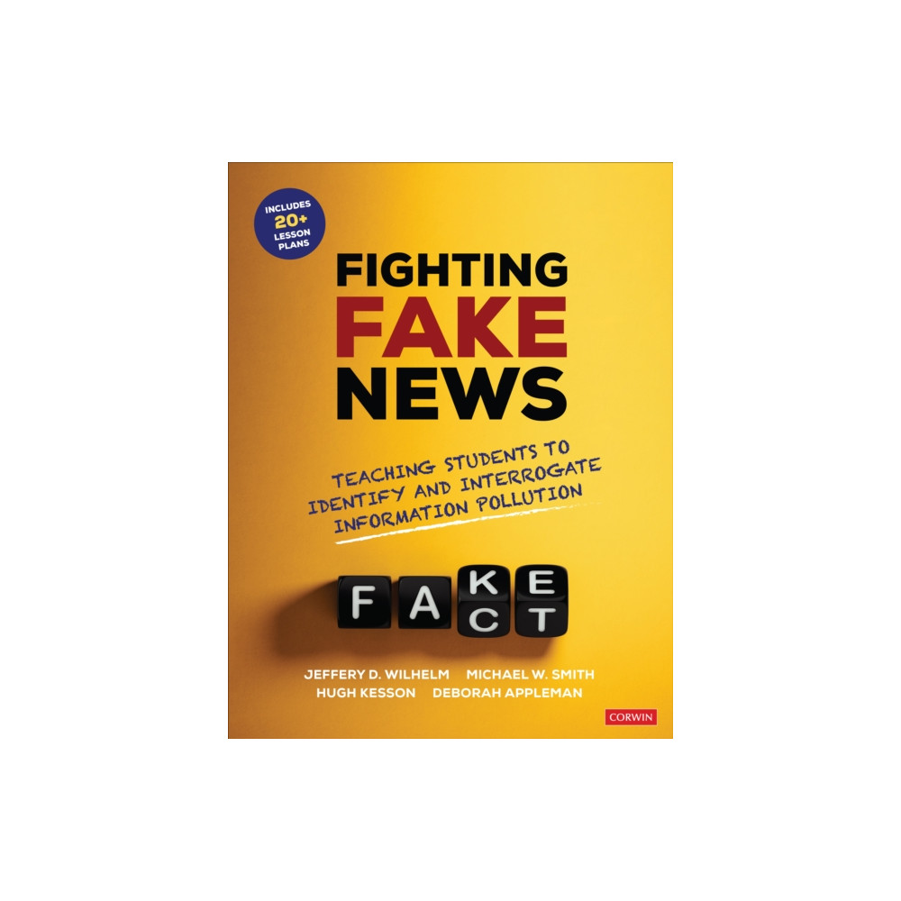 Produktbild för Fighting Fake News (häftad, eng)