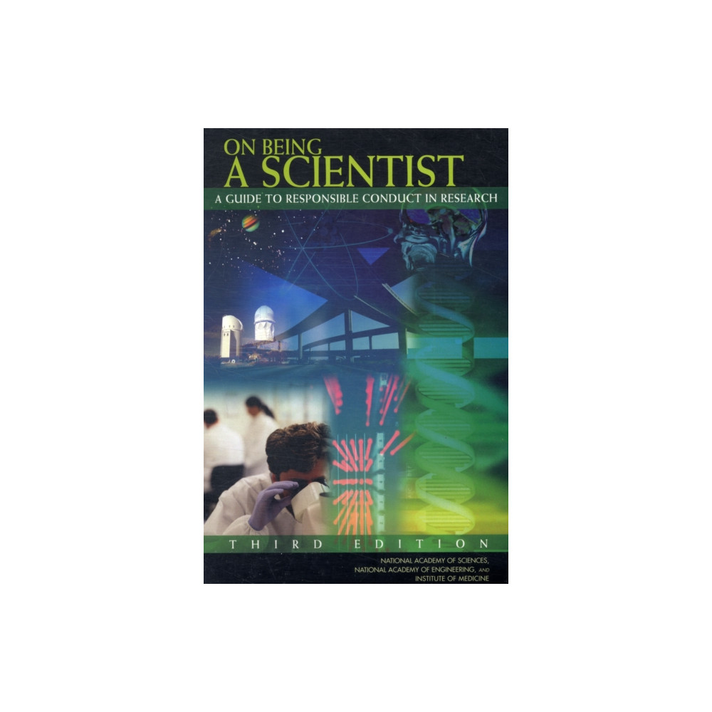 Produktbild för On Being a Scientist (häftad, eng)