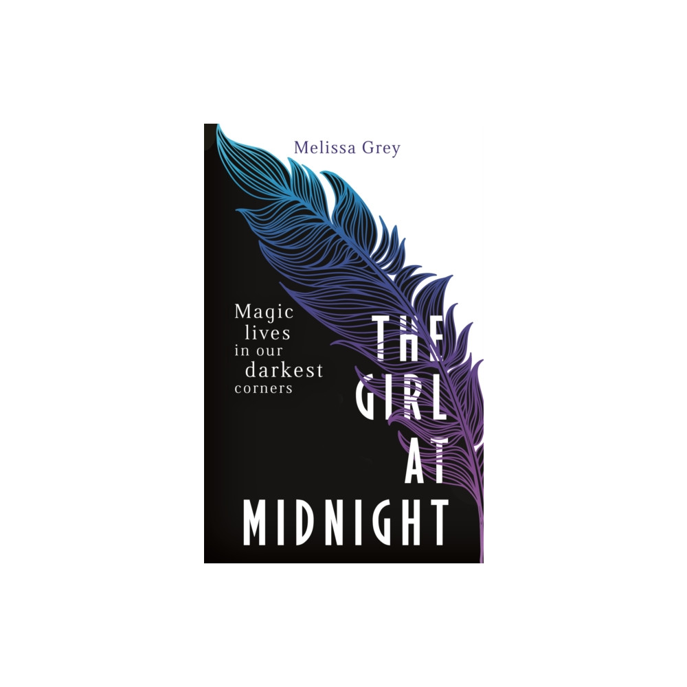 Produktbild för The Girl at Midnight (häftad, eng)