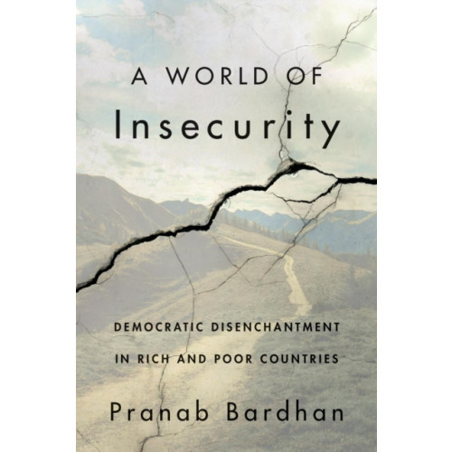 Harvard university press A World of Insecurity (inbunden, eng)