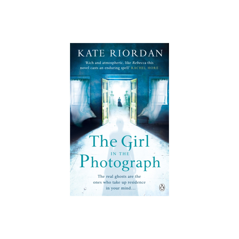 Produktbild för The Girl in the Photograph (häftad, eng)
