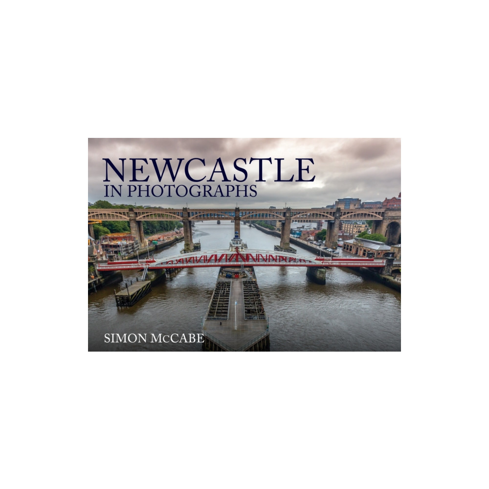 Produktbild för Newcastle in Photographs (häftad, eng)