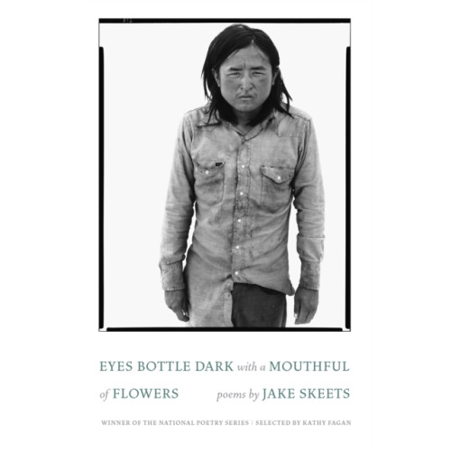 Milkweed Editions Eyes Bottle Dark with a Mouthful of Flowers (häftad, eng)