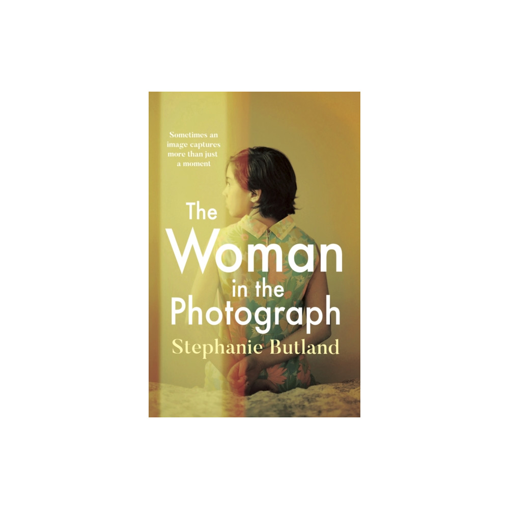 Produktbild för The Woman in the Photograph (häftad, eng)