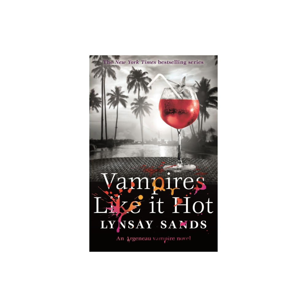 Produktbild för Vampires Like It Hot (häftad, eng)