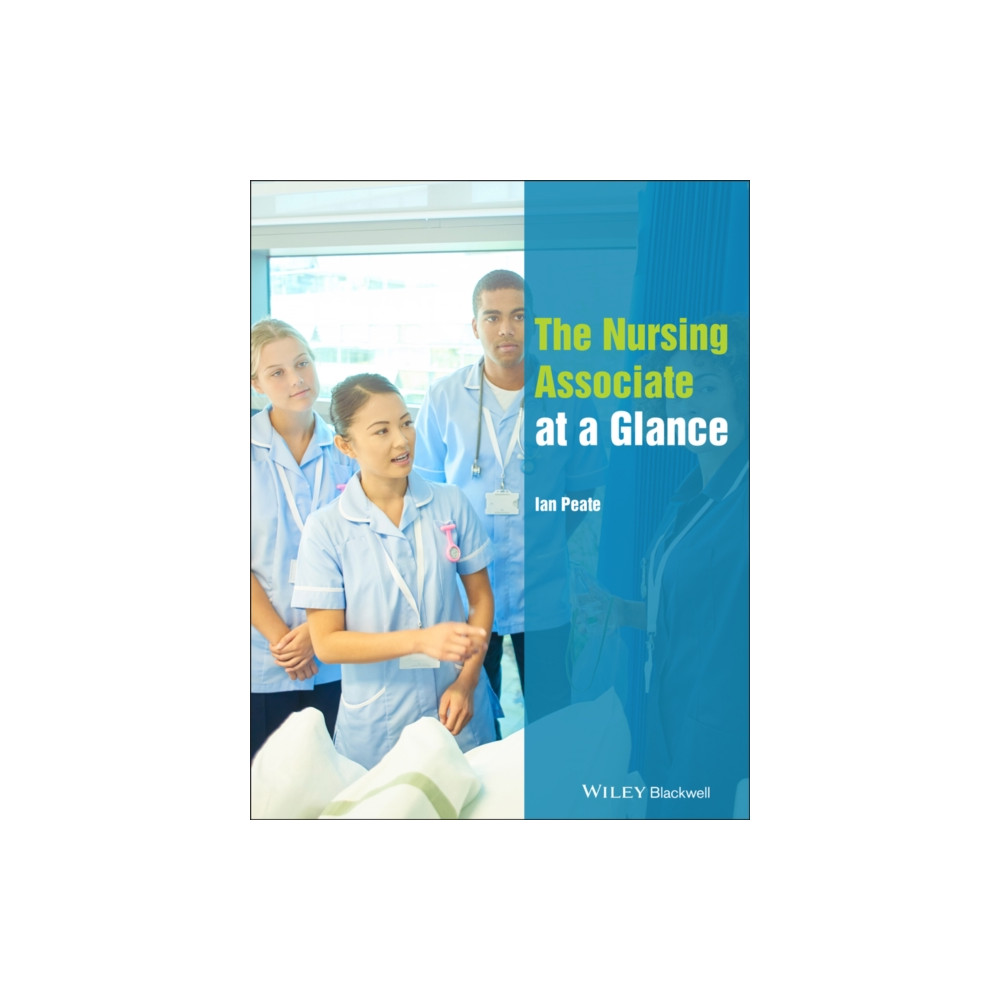 Produktbild för The Nursing Associate at a Glance (häftad, eng)