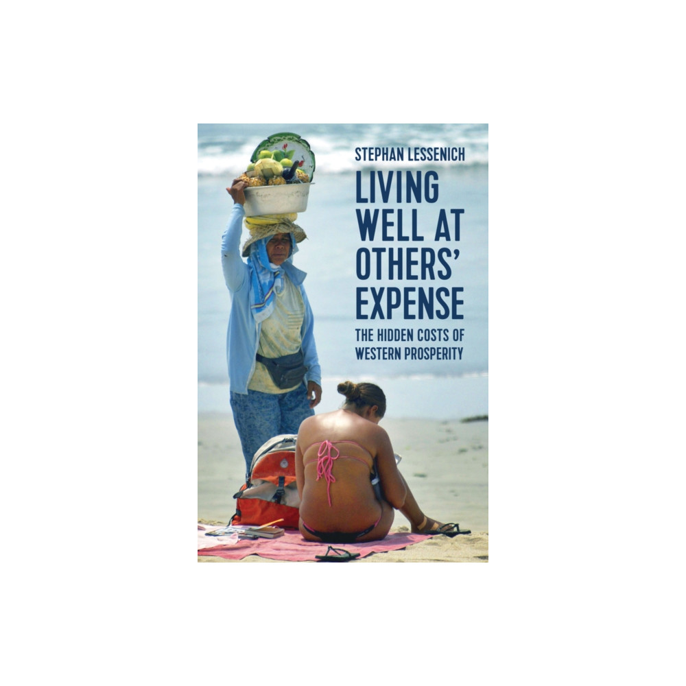 Produktbild för Living Well at Others' Expense (inbunden, eng)